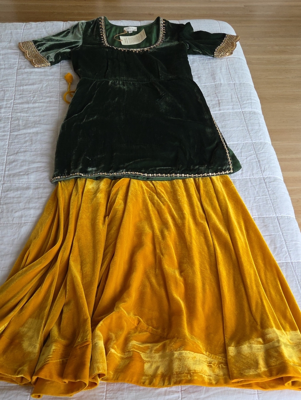 NWT Ridhiiee Suuri Green and Mustard Velvet Sharara Set with Shawl Dupatta